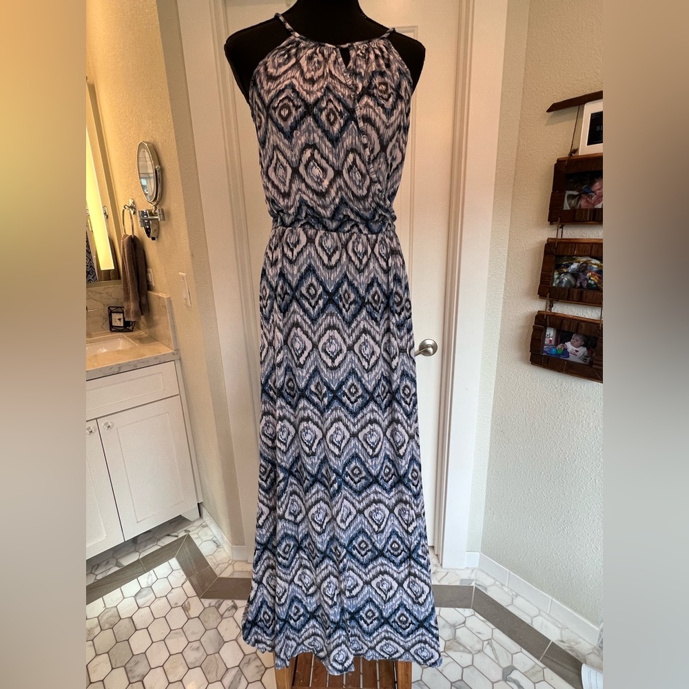 Loveappella - Keyhole Abstract Print Maxi Dress
